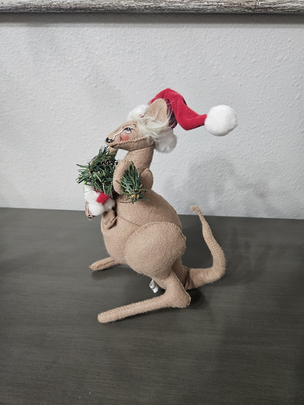 Annalee Brown Kangaroo and Baby with Red Santa Hat and Green Wreath 2009 - Picture 2 of 4